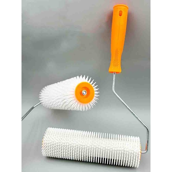 Self-leveling defoaming roller